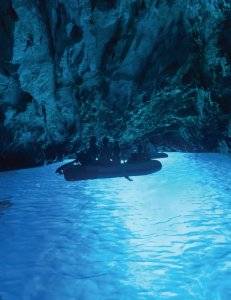 <p>Dans la Grotte bleue (Modra špilja) de Biševo.</p>
