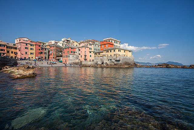 L’ancien port et ses villages sur la mer