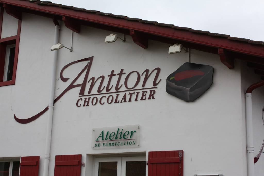 Ballotin de chocolats Basques : noir et lait - Antton Espelette