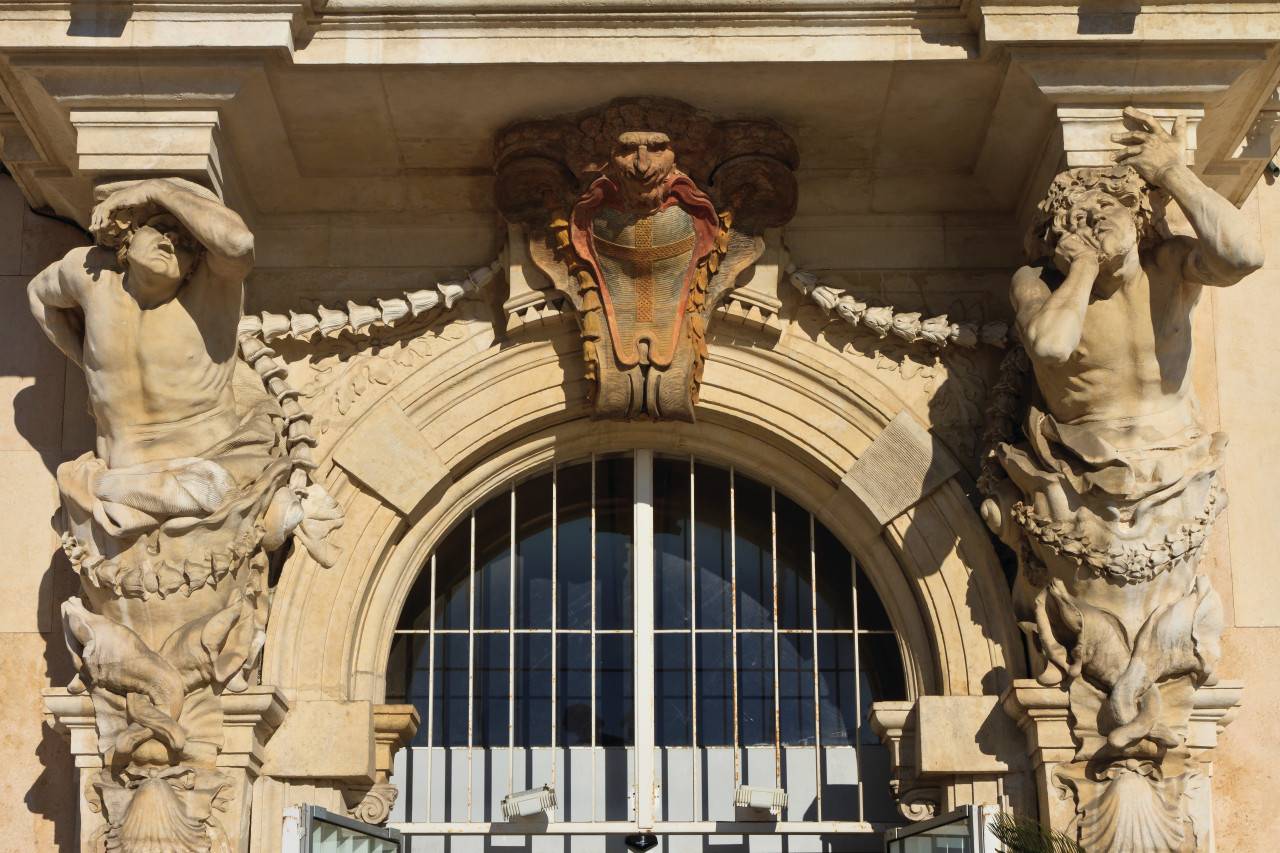 土伦 - 旅行和旅游指南土伦 - Petit Futé