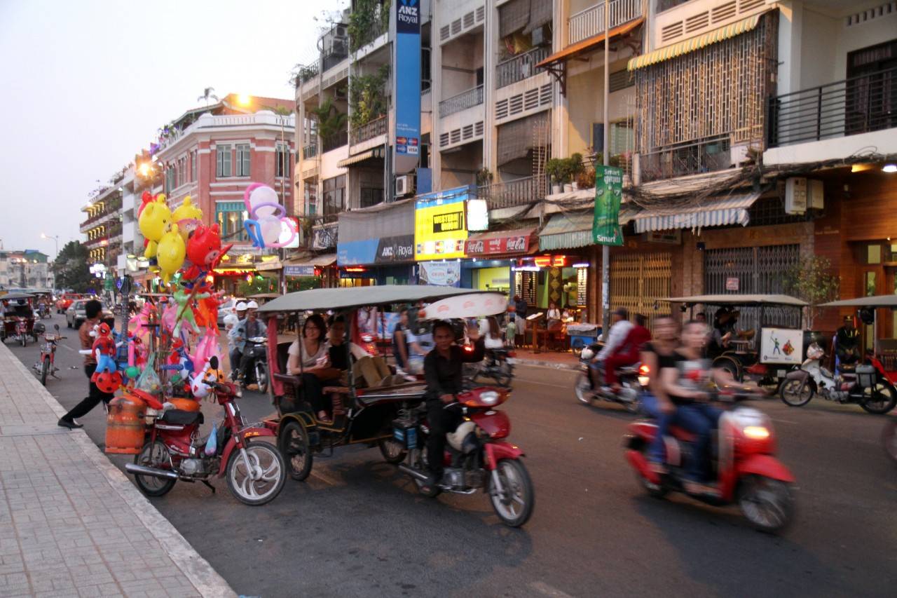 Affiche Vintage Phnom Penh Cambodge – Poster Voyage Rétro Multicolore