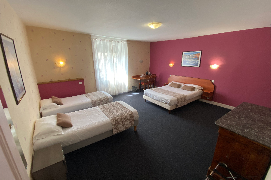 Chambre à trois lits