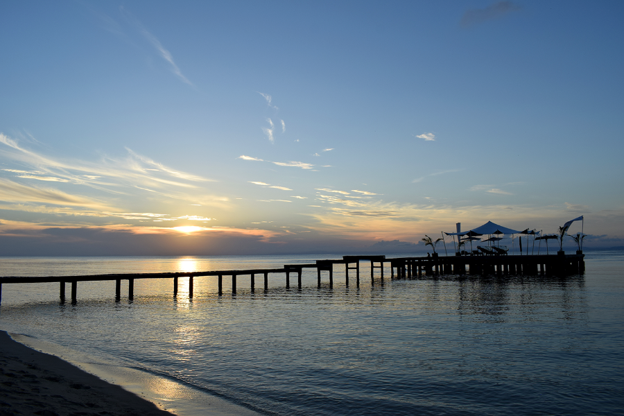 Un ponton avec un coucher de soleil unique - ©Princesse Bora Lodge & Spa