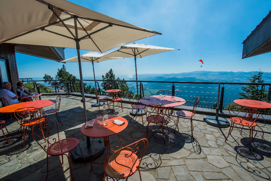 Restaurant au sommet du Puy-de-Dôme - ©Panoramique des Dômes