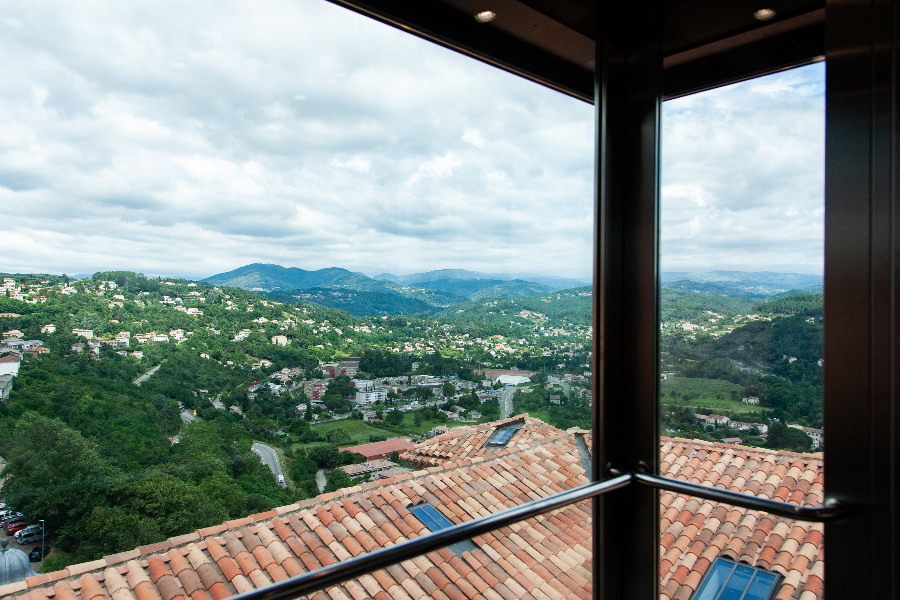 Vue panoramique au 3ème étage depuis l'ascenseur du Château d'Aubenas