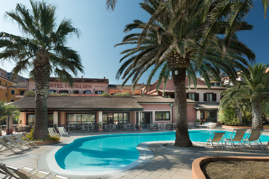 Hotel Corallaro piscine extérieure - ©Hotel Corallaro