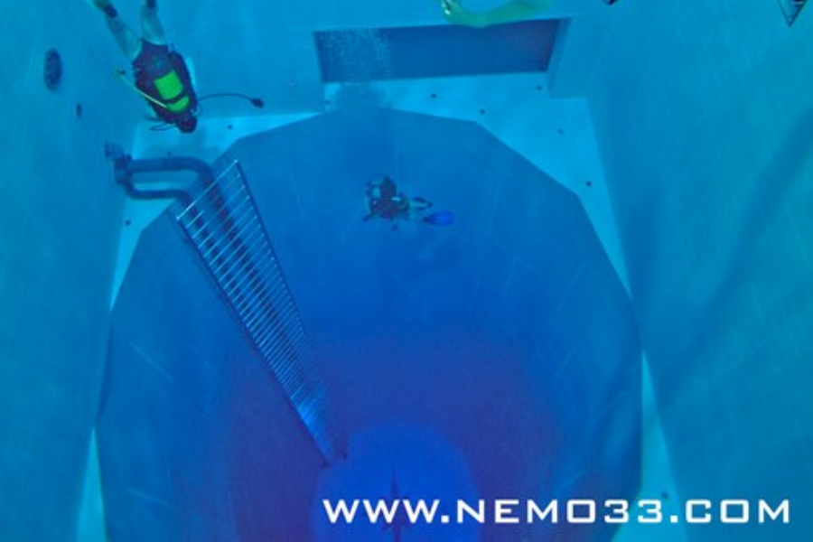 NEMO33, l’une des piscines les plus profondes du monde située à Bruxelles.