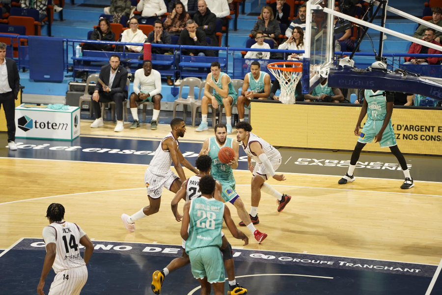  - ©ORLÉANS LOIRET BASKET