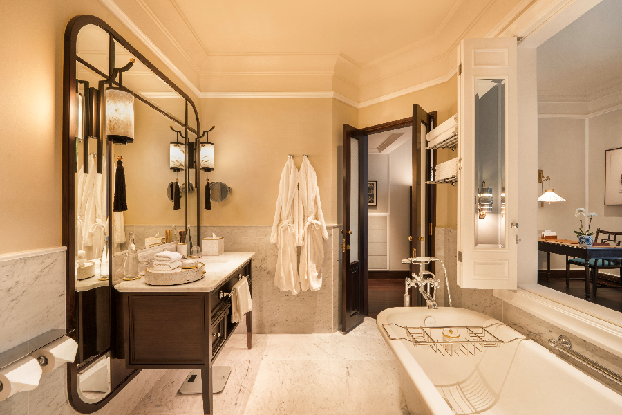 Grand Luxury Bathroom - ©Sofitel Legend Métropole Hanoi