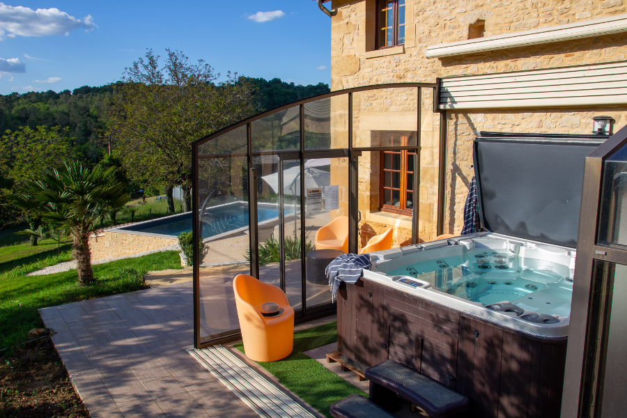 Spa et piscine au calme prés de Sarlat en Dordogne - ©SAS BORIES B.B