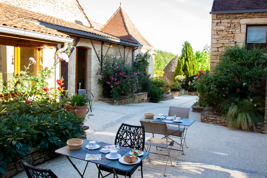 Petit déjeuner extérieur Sarlat - ©Eric Chalard