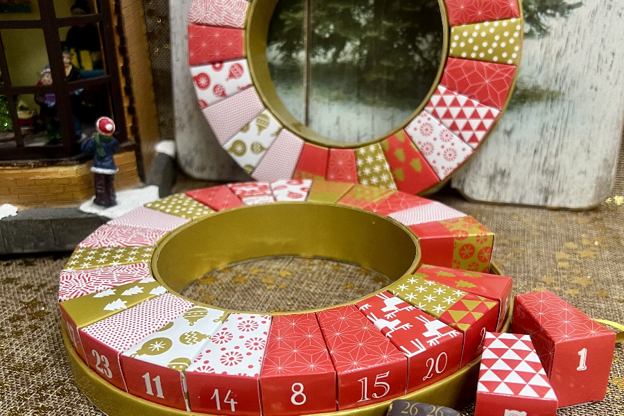 CALENDRIER DE L'AVENT COURONNE