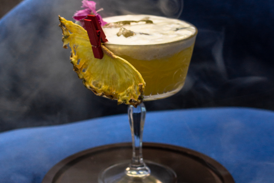 Colonial Cocktail: Mezcal Aleron, lulo, limón, tepache de piña y espuma de horchata. (Solo en restaurante) - ©Foto: Tántalo Hotel