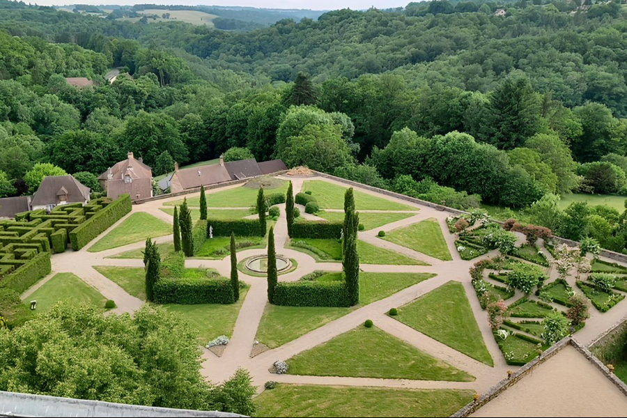 Les jardins du Château - ©Château de Jumilhac