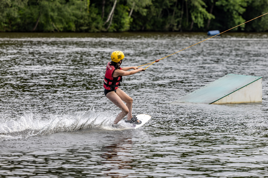 Activité nautique sur la base de loisirs de Rouffiac - ©Déclic & Décolle