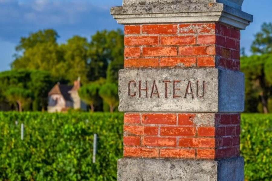 Amateurs de vin, il y a temps de châteaux viticoles à explorer en Libournais - ©JeanMicheLeSaut