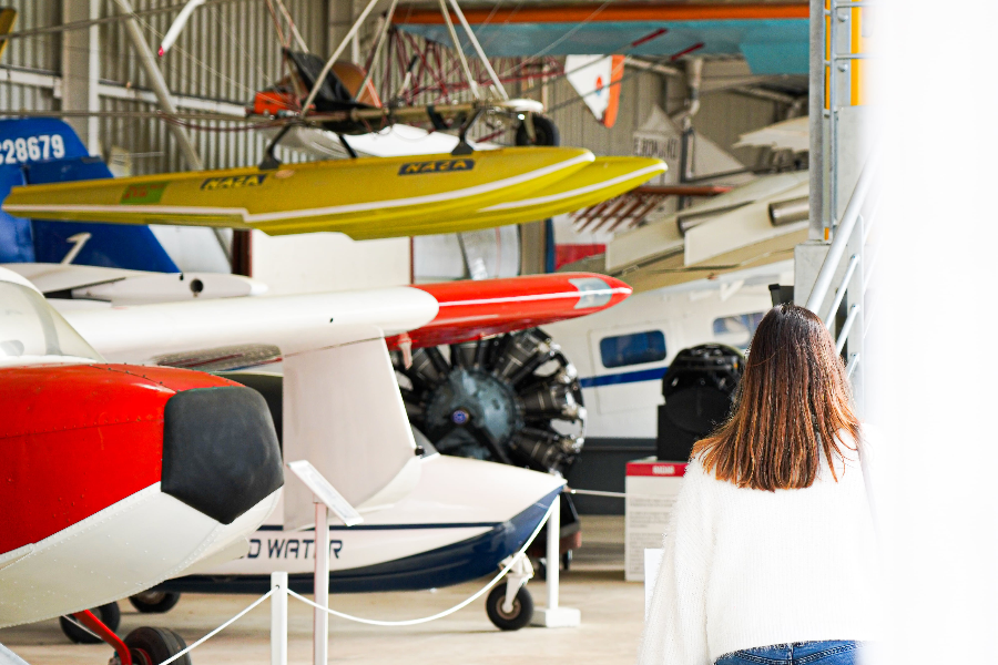 Le hangar présentant une douzaine d'appareils à l'échelle 1 - ©Musée de l'Hydraviation, Ville de Biscarrosse