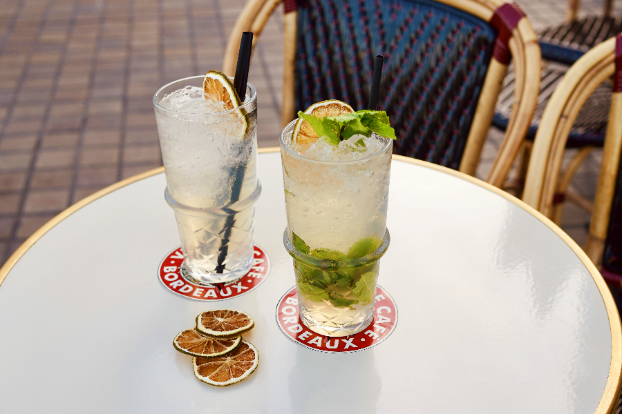 Cocktails au pied de la Porte Cailhau