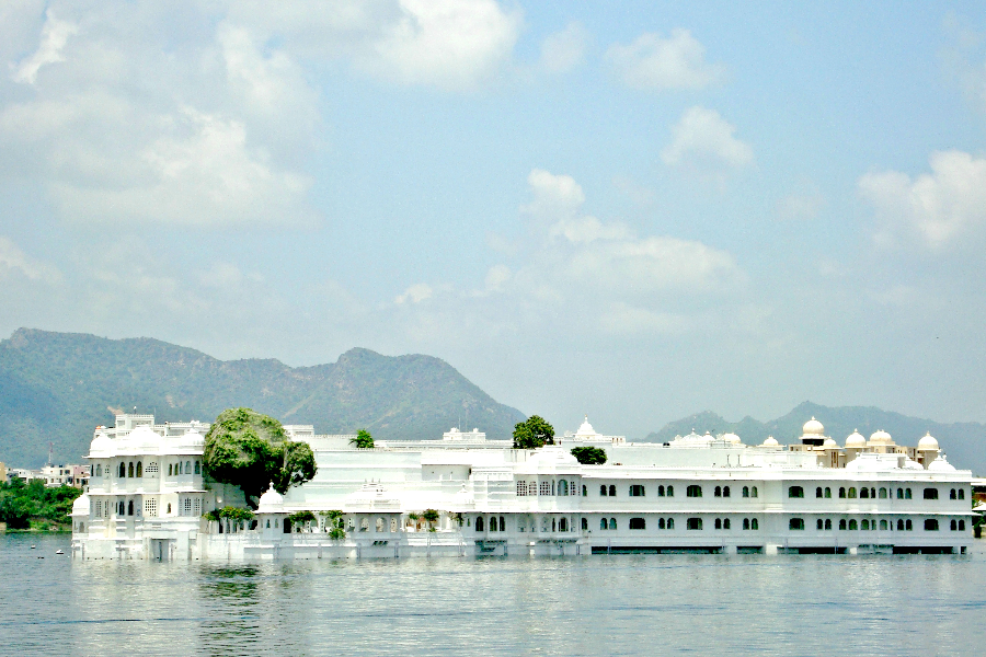 L'hôtel Lake Palace sur le lac Pichola Udaipur Rajasthan - ©Photo Shivalik Holidays