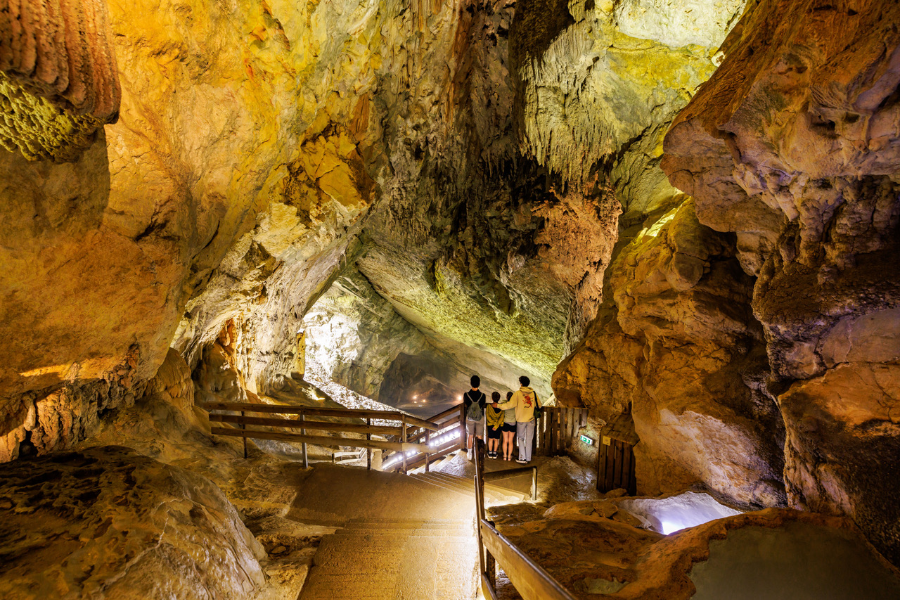 Grottes du Cerdon - Parc de Loisirs Préhistoriques