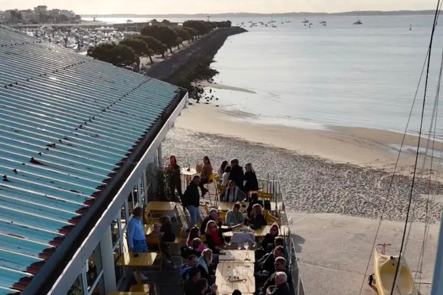 terrasse, vue sur le bassin