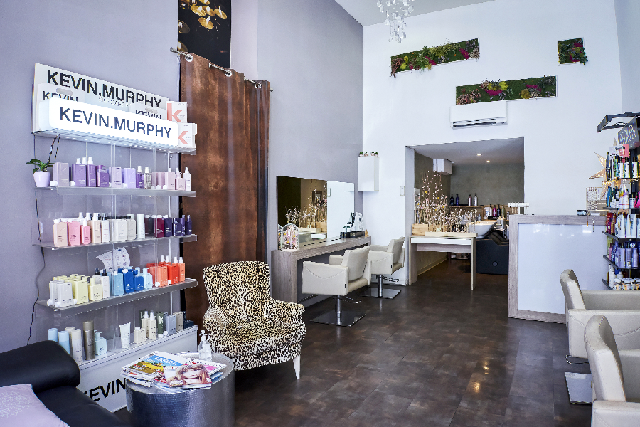 Intérieur du Salon de coiffure Inspiration coiffure et produits Kevin Murphy - ©Emmanuel Spassoff