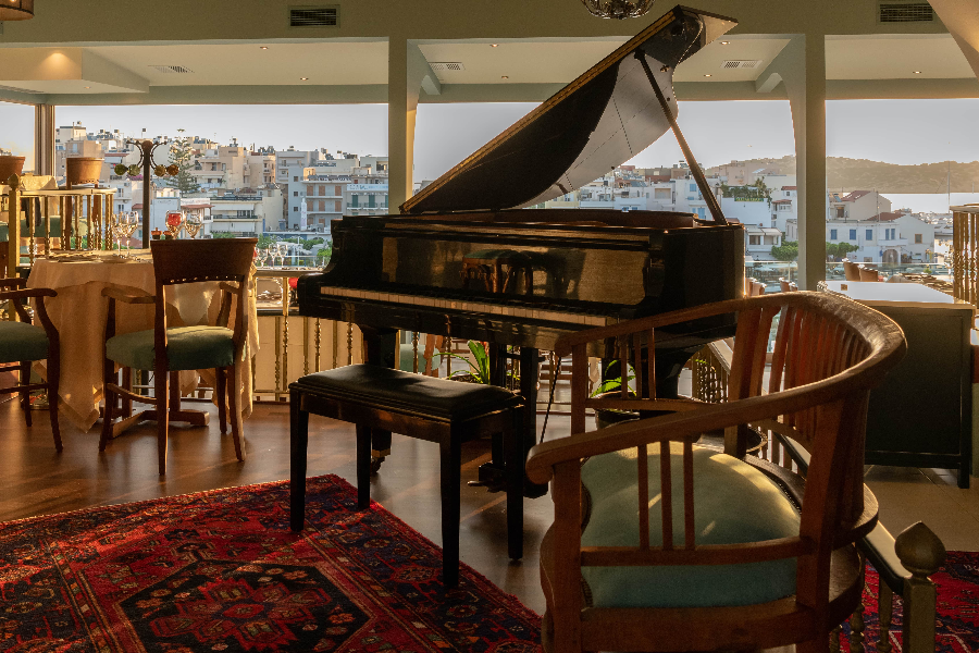 Piano du restaurant Migomis donnant lieu à de splendides concerts les soirs d'été - ©Migomis