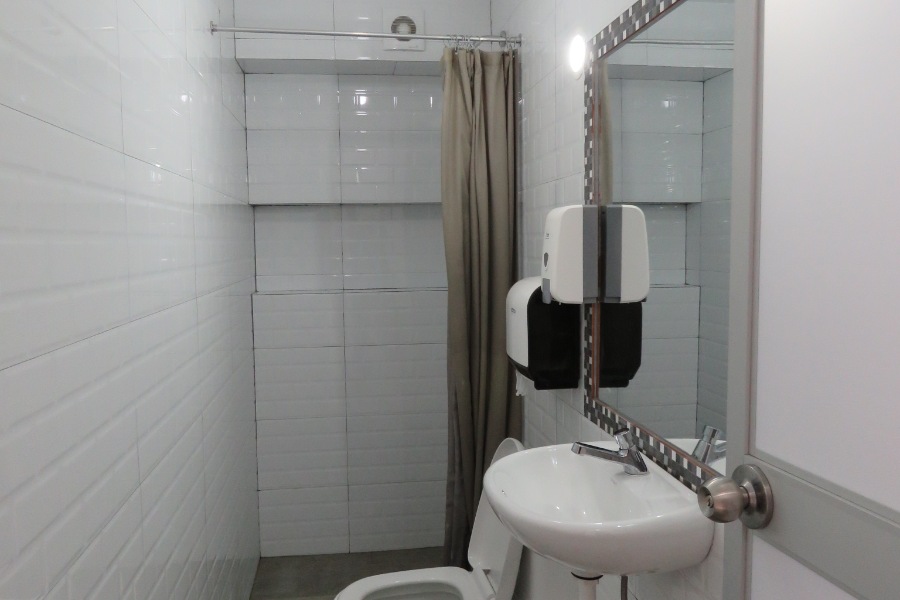 toilettes - ©Pariwana Hostels