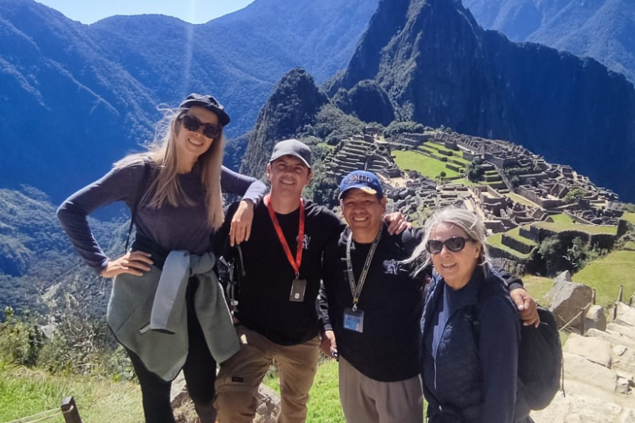 Machu Picchu avec nos amis Pesanti! - ©Inversiones Circuit Perou SAC