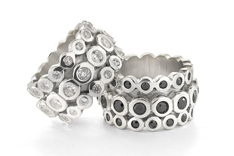 Jana Ring in Silver set with black or white cubic zirconium. The central band is spinning. - ©laurentleger