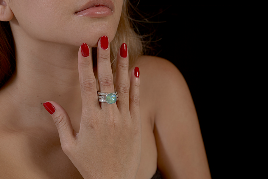 Stack Agata of three rings in silver set with a crystal and cubic zirconium. - ©laurentleger