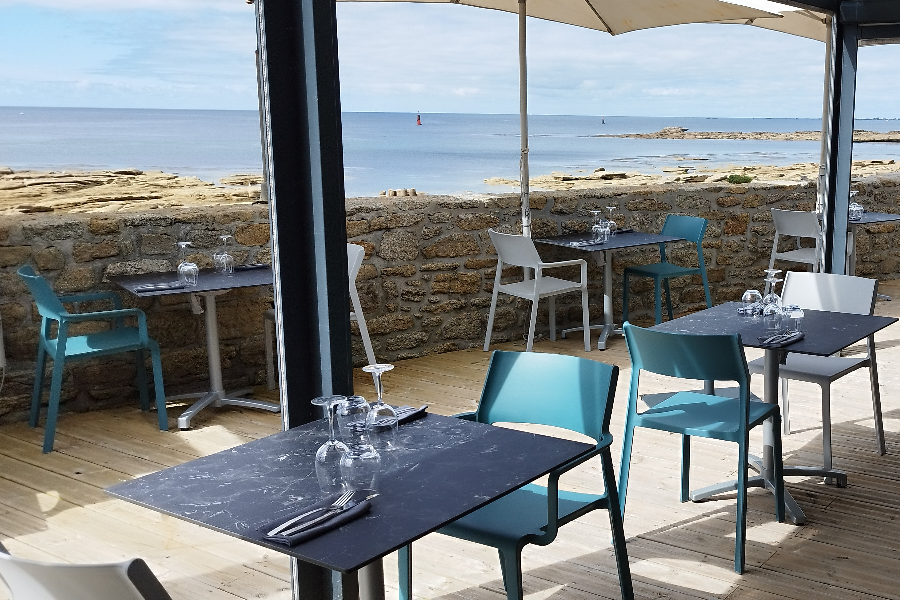 Vue mer garantie au Poisson d'Avril au Guilvinec. - ©Le Poisson d'Avril