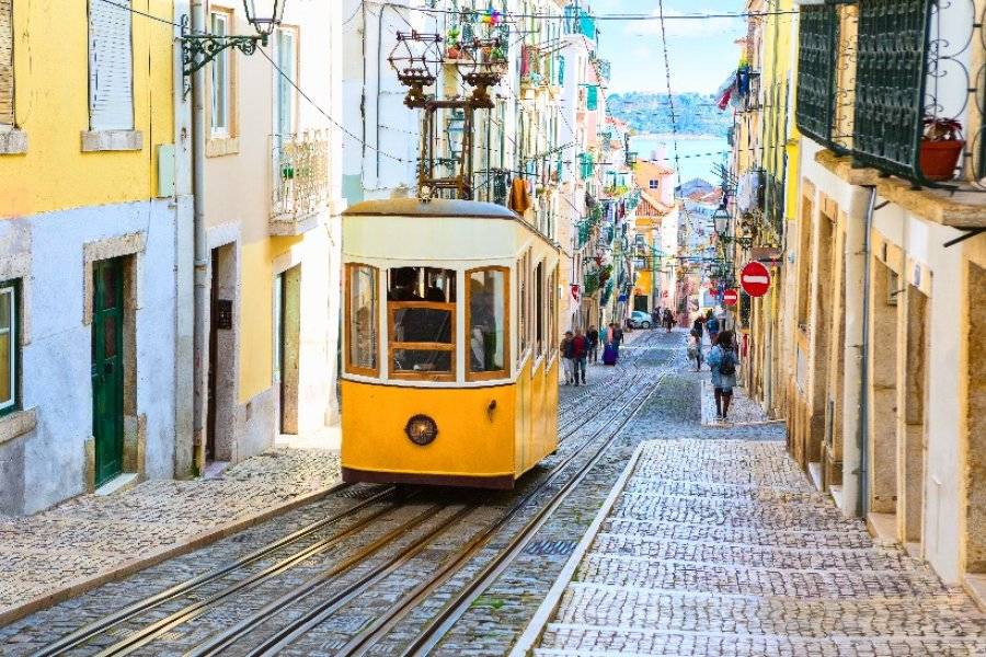 Lisbonne et son tram - ©TERRA LUSITANIA