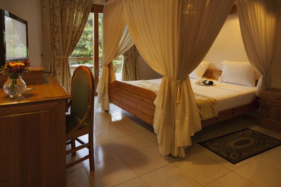 Honeymoon Suite