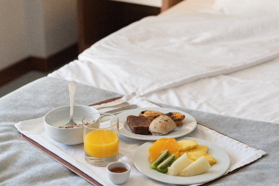 Petit déjeuner dans la chambre