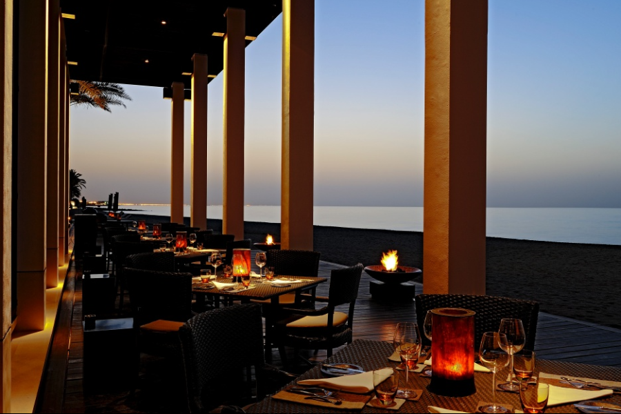 CMU-Dining-The Beach Restaurant02_lowres - ©The Chedi Muscat