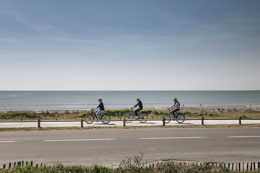 LOCATION VÉLOS ÉLECTRIQUES - ©IZILO