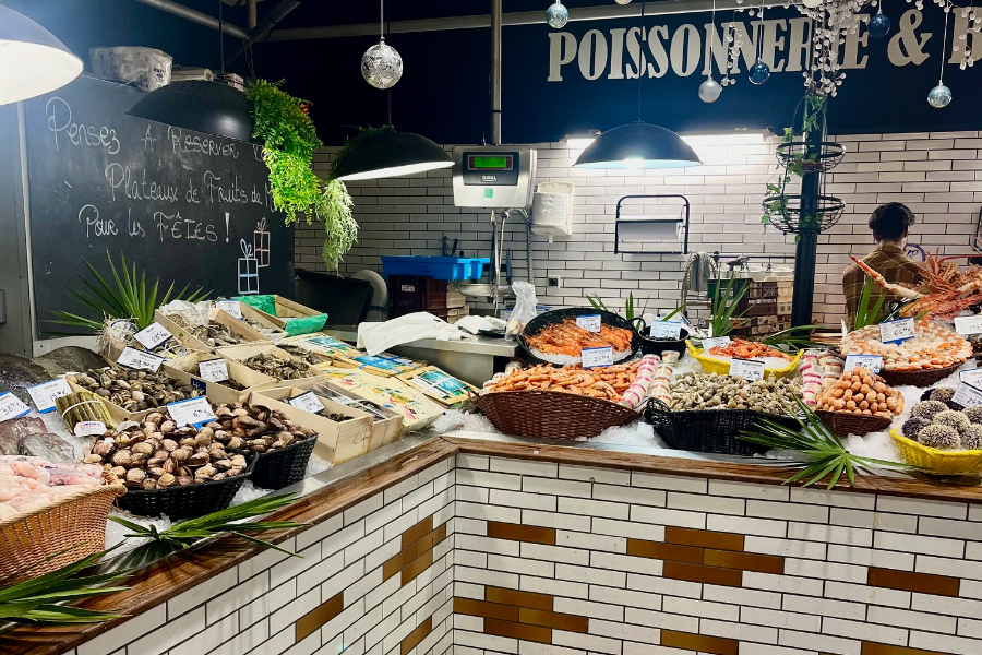 Etal poissonnerie des halles chez JF à BDB - ©HP