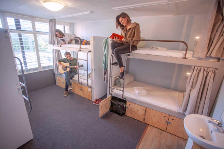 6 Bed Dorm with Shared Bathroom, Absoloot Hostel QT
