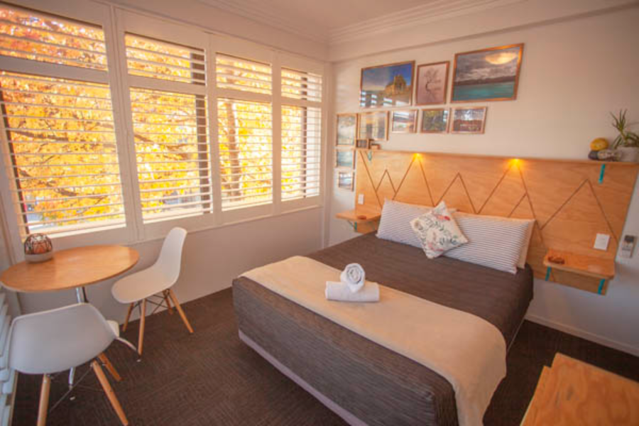 Queen Room with En-Suite Bathroom, Absoloot Hostel QT