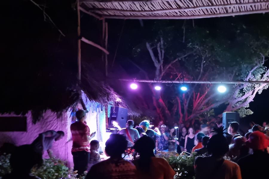 Sunday Jam Session/ Live Music and BBQ - ©Red Monkey Beach Lodge