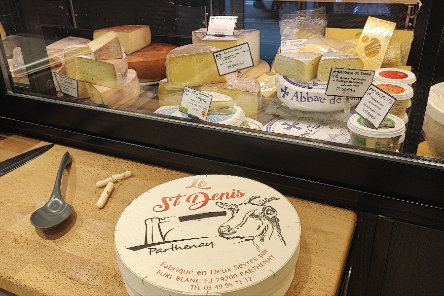 A Brest, à l'Escale Fromagère, ne manquez pas les fromages minutieusement sélectionnés par Carine ! - ©Enora Heurtebize