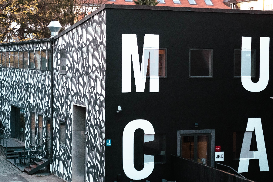 Front Fassade and MURAL Restaurant Entry - ©MUCA