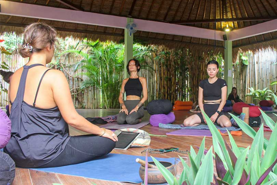Faire du yoga à Bali en 2024 - Petit Futé
