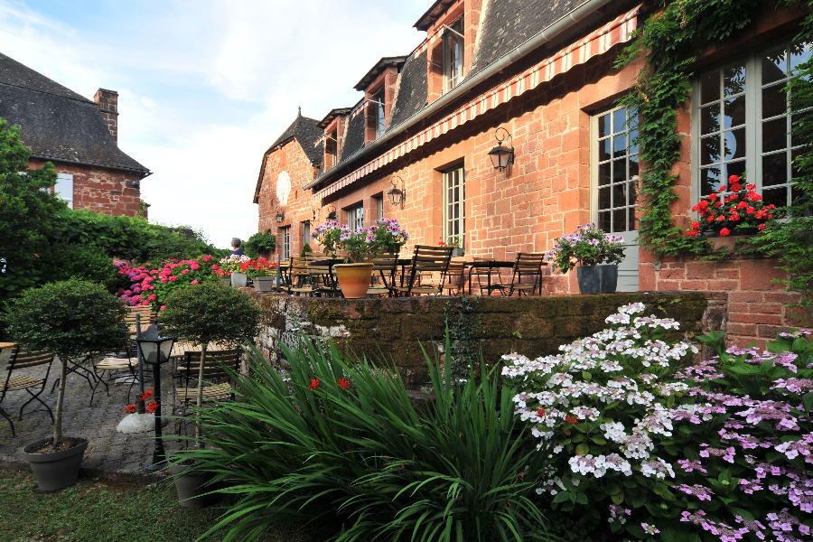Terrasse jardin relais st jacques collonges la rouge