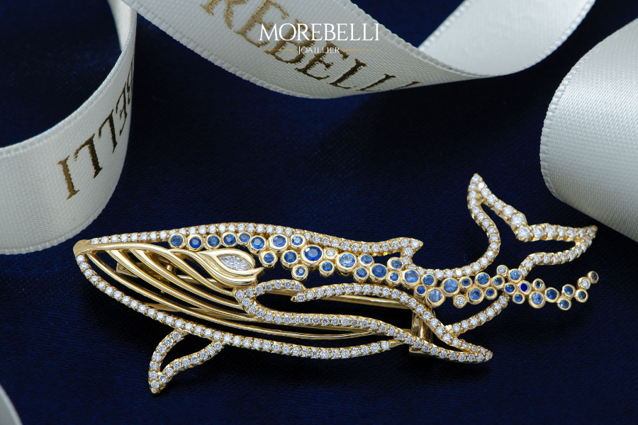 Broche baleine en or jaune et saphir bleu