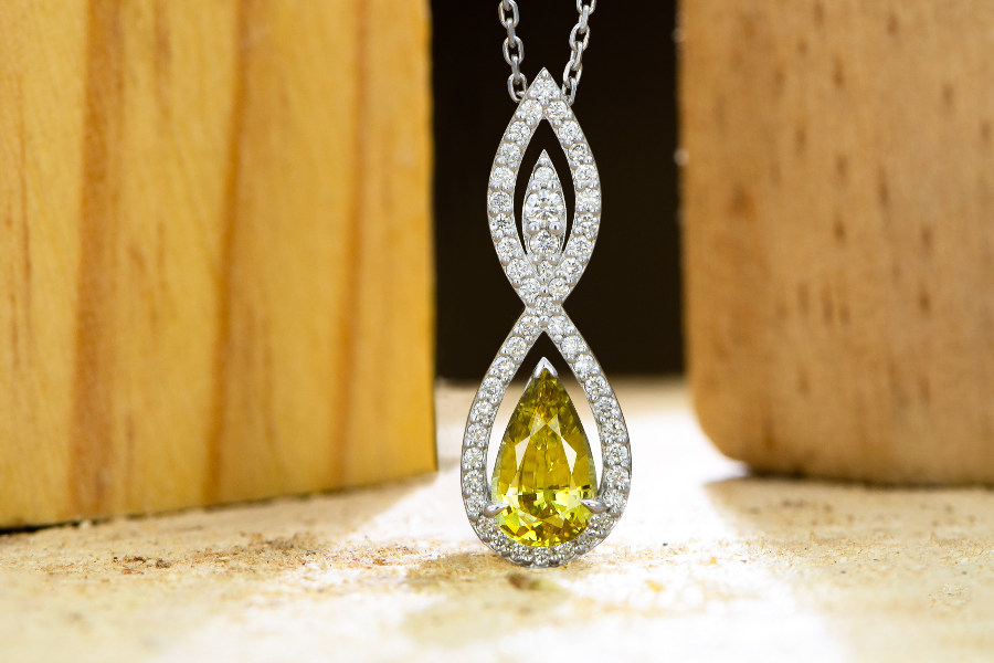 pendentif en or blanc 18k saphir jaune