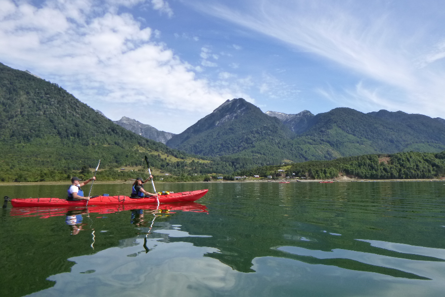 Kayak de mar sur le fjord Reloncaví - ©Jasspuertovaras