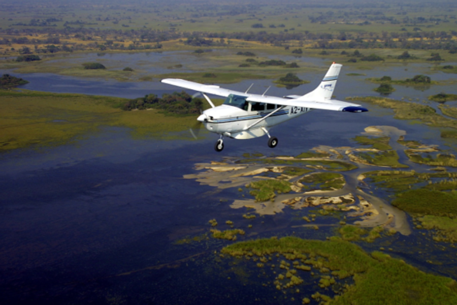 Survol du delta de l’Okavango en avion taxi Wilderness Air Botswana - ©Michael Poliza