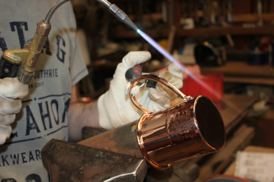 commande sur-mesure mug cuivre atelier du cuivre - ©ATELIER DU CUIVRE
